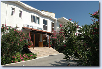 Der Eingang vom Hotel Arion Kolimbari
