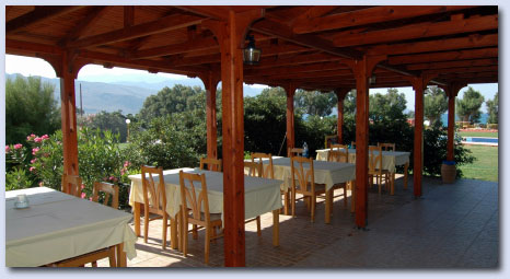 Blick von der Taverne Richtung Kolimbari Blick von der Taverne Richtung Kolimbari